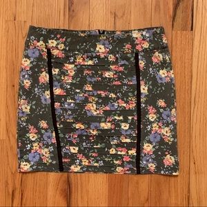 🌺 Zara Floral Print Mini Skirt 🌼